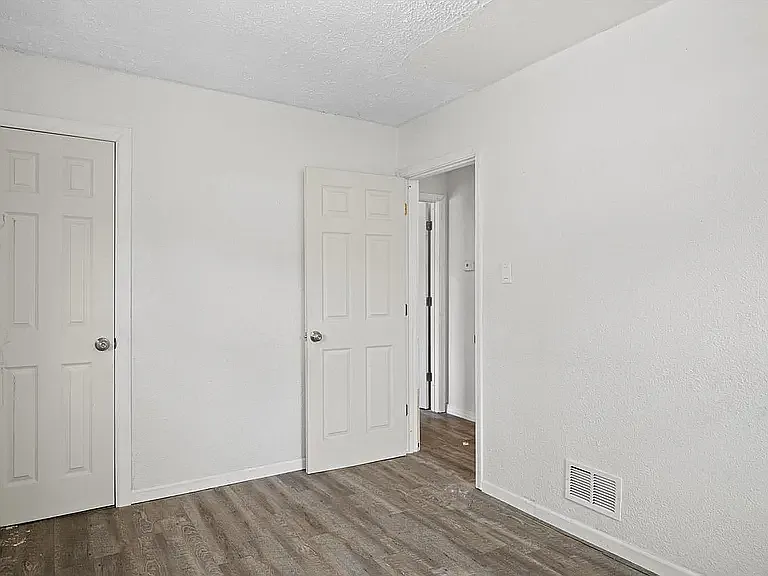 5400 N 53rd St #B — Photo 5