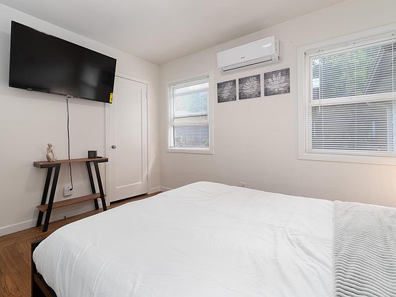2nd image of 2461 Olympic Blvd