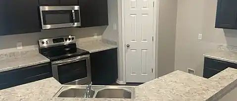3rd image of 10442 Buescher Ln