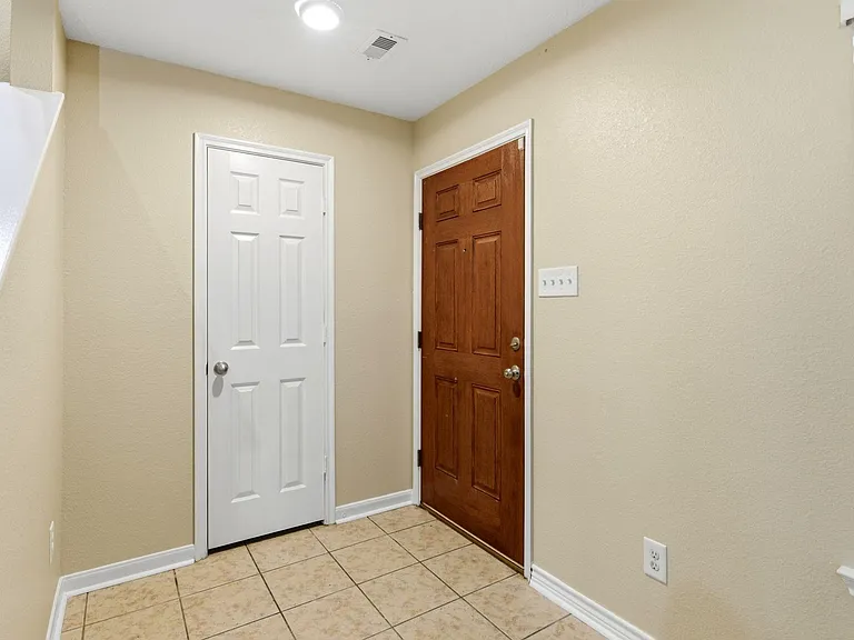 1230 Grassy View Dr — Photo 8