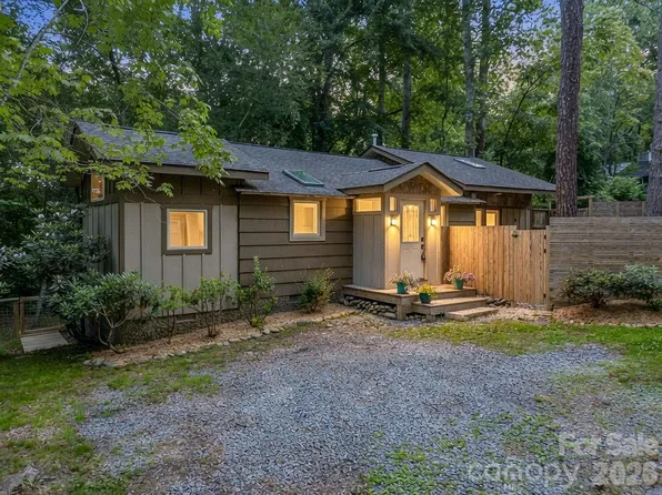 701 Azalea Ave, Black Mountain, NC 28711