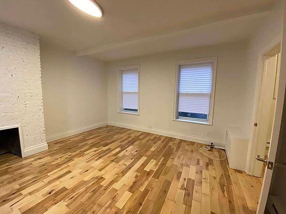 3rd image of 72 University Pl APT 2R