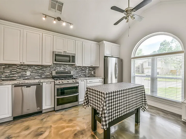 515 Valley Dr — Photo 9