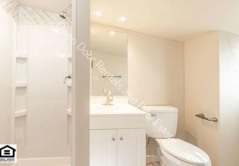 1240 1/2 Boone St — Photo 14