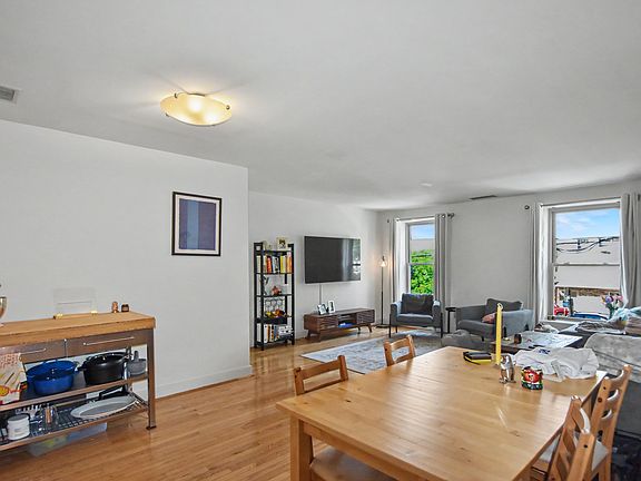 4th image of 322-26 Bainbridge St #C