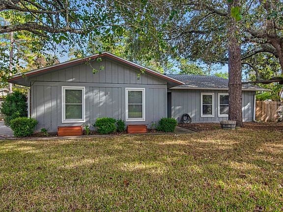 2nd image of 1901 Palmetto Palm Cir