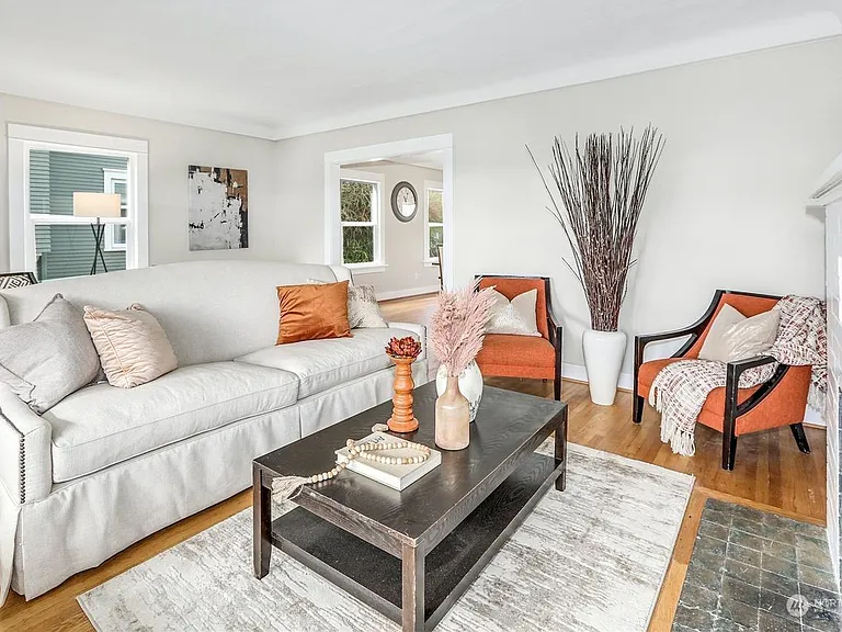 4541 5th Ave NE — Photo 4