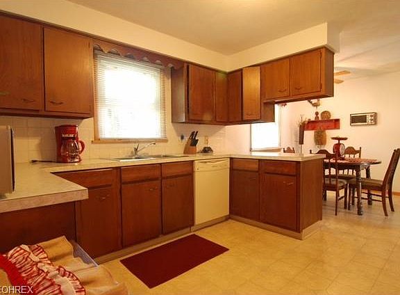 4th image of 3812 Temple Ave