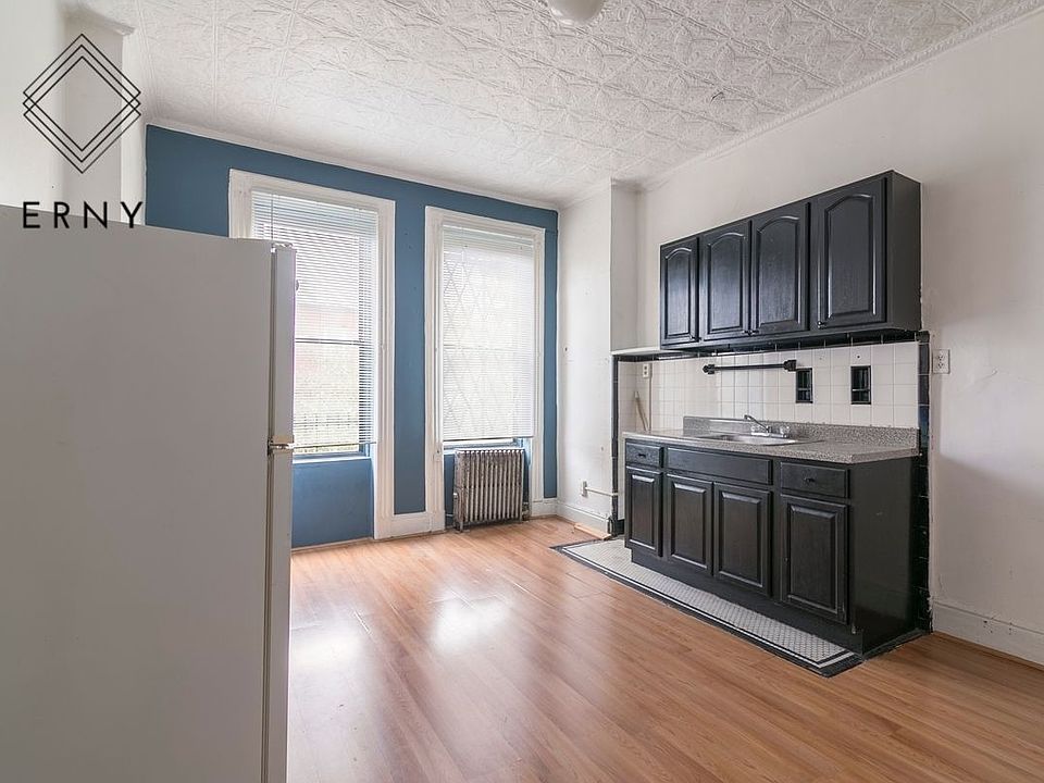 1st image of 256 Melrose St APT 3L