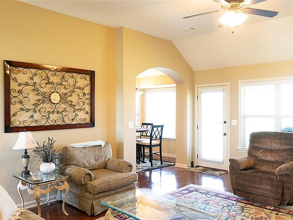 3rd image of 8880 Pemberton Park