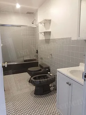 Rented by Lisa Management Inc | media 10