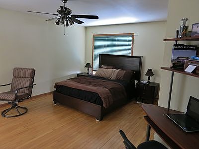 5th image of 919 W Grange Ave