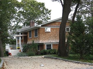 6 S Crestview Dr, Remsenburg, NY 11960