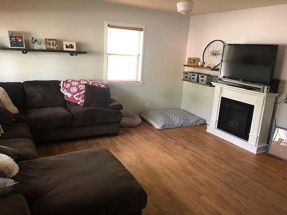 3rd image of 1202 Crawford Dr