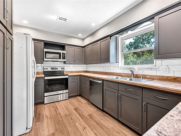 5th image of 14435 Grace Ln