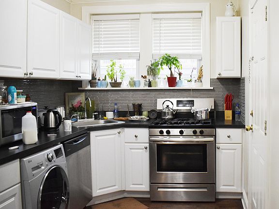 2nd image of 3817 1/2 N Greenview Ave APT 3E