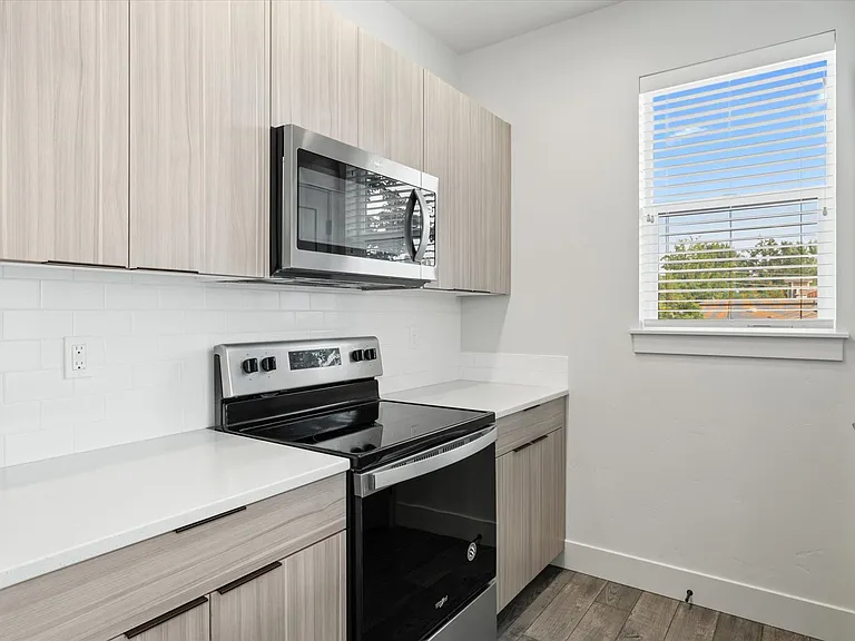 174 S Kestrel Pl — Photo 9