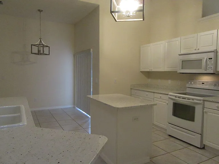 1804 Abbeyridge Dr — Photo 5