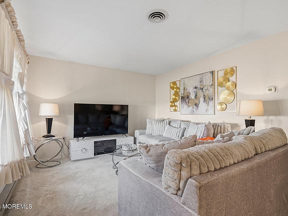 4th image of 7 C Amherst Road #64