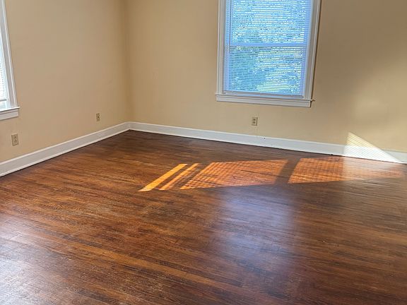 2nd image of 1650 Meadowthorpe Ave APT 4