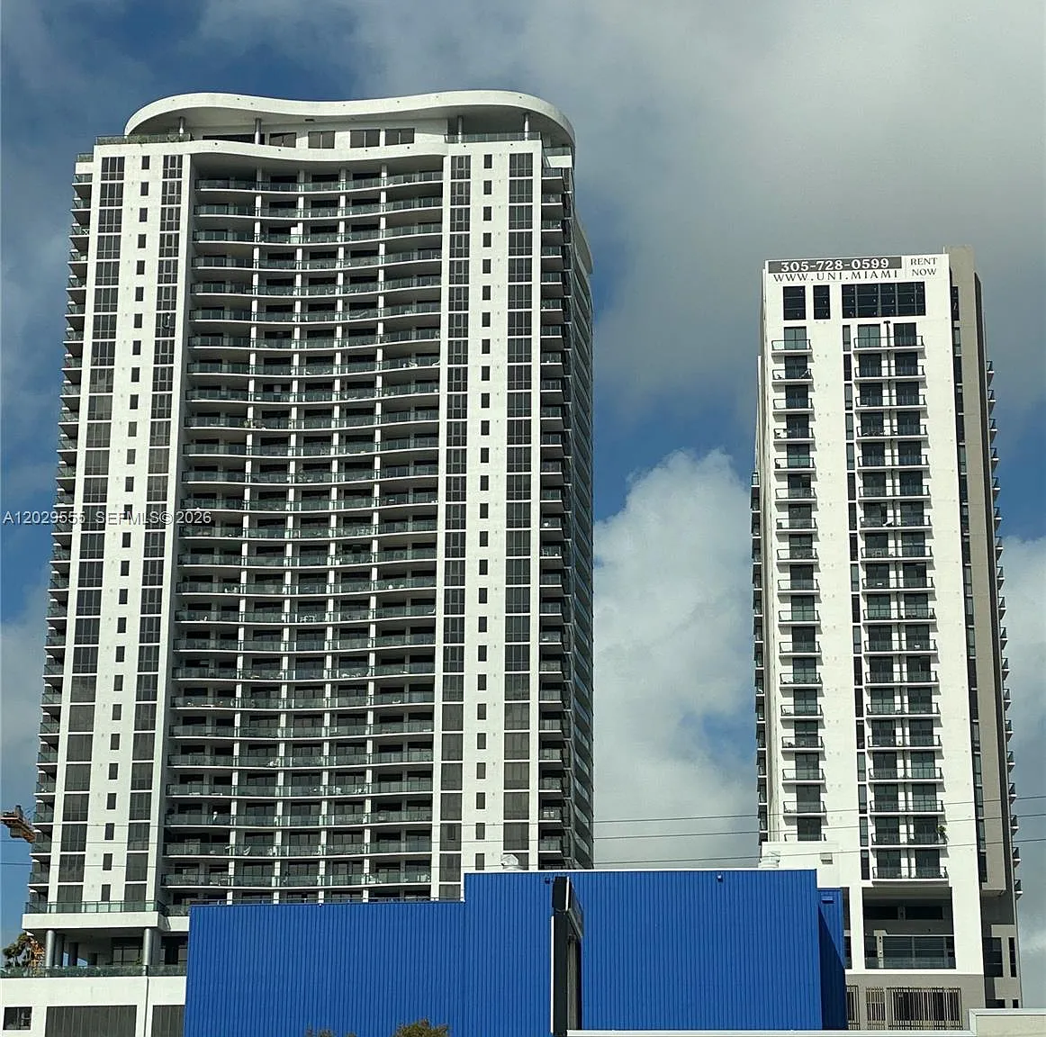 Canvas Condo — Photo 1