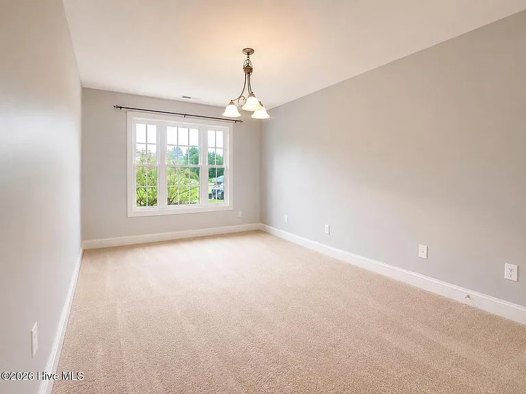 112 Wilda Dr — Photo 5