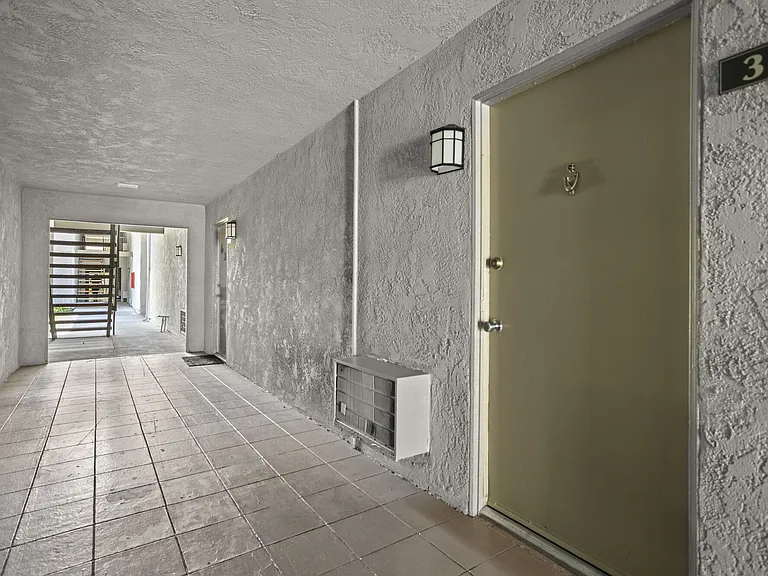 One-bedroom apartments at Strada Apartments in Orange, CA