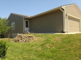 2122 SW 36th St, Topeka, KS 66611