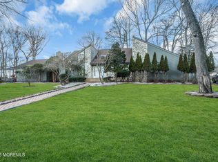 8 Ross Court, Oakhurst, NJ 07755