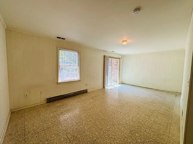 105 Sherwood Ct — Photo 19
