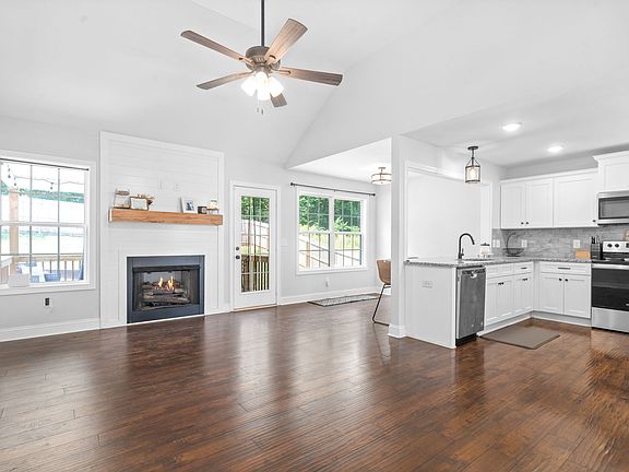 5th image of 520 Woodtrace Dr