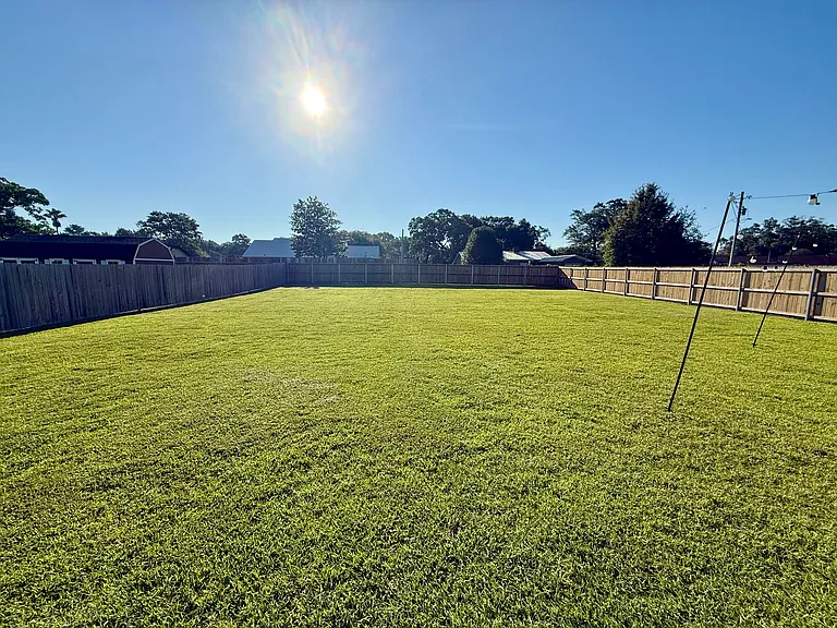 23257 Ridgewood Dr — Photo 4