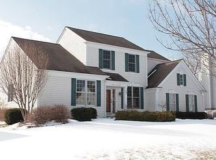 N101W14635 Raintree Dr, Germantown, WI 53022