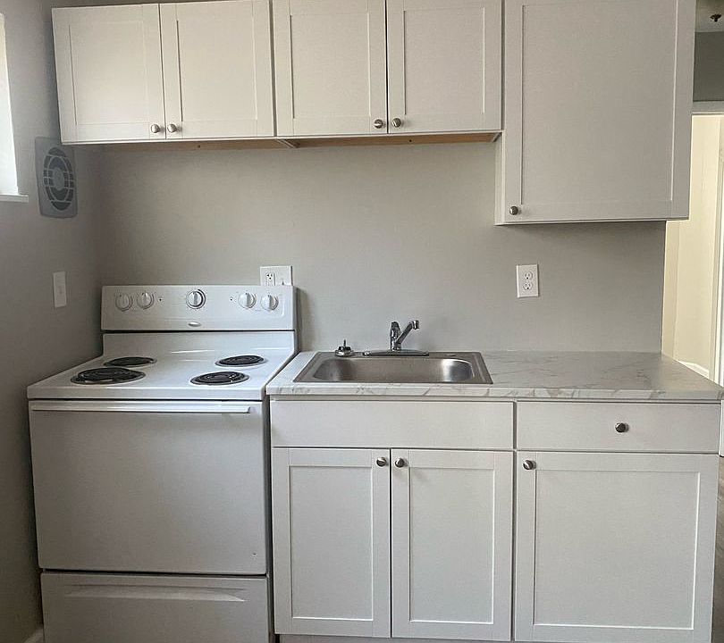 2nd image of 1005 Dana Ave #14