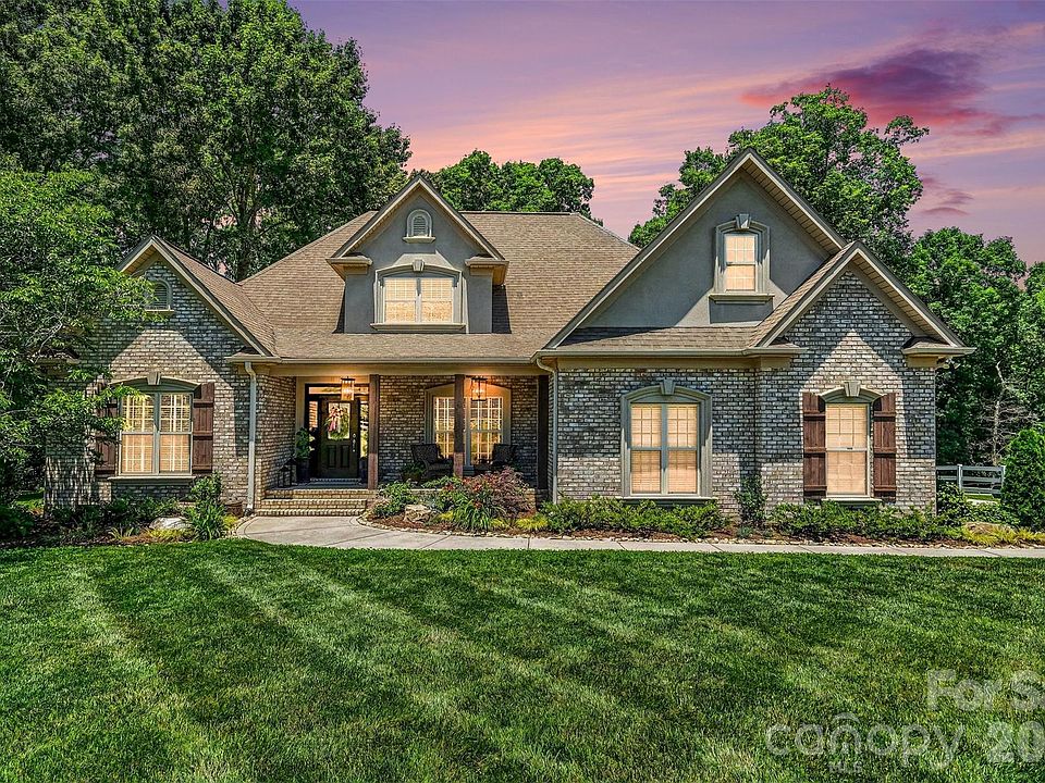 1st image of 3415 Willow Creek Dr