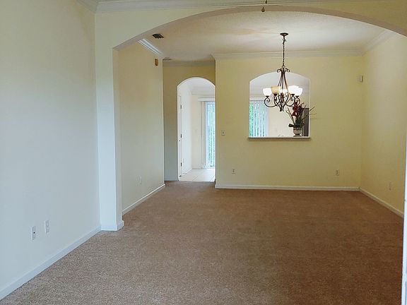 Family Room/Formal Dinning Room