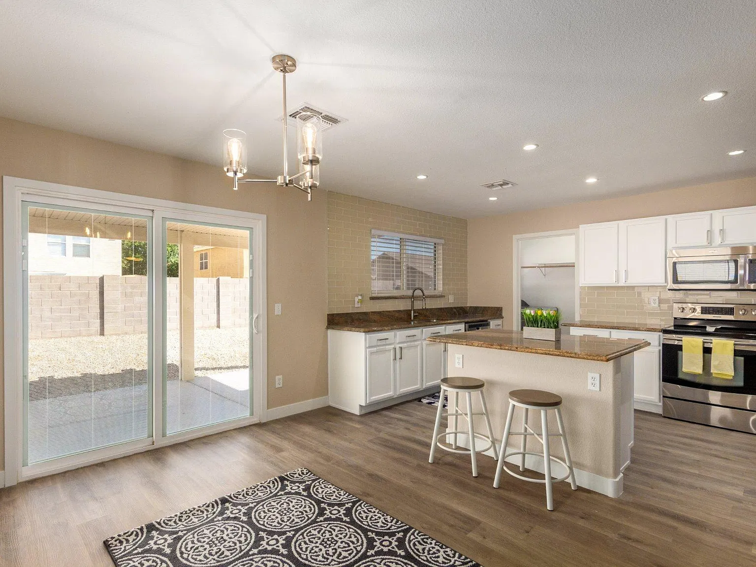 3 bed, 1567 sqft, $2,315 — Photo 3