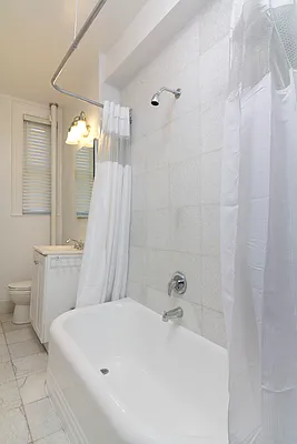 Rented by I Stay NY LLC | media 8