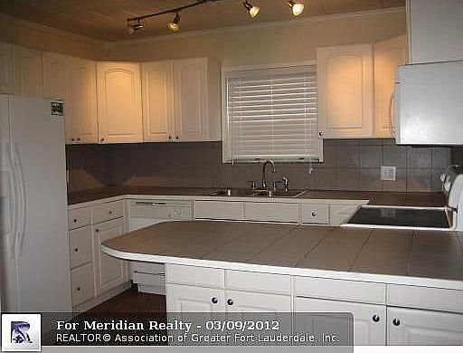 3rd image of 3064 NE 13th Ave