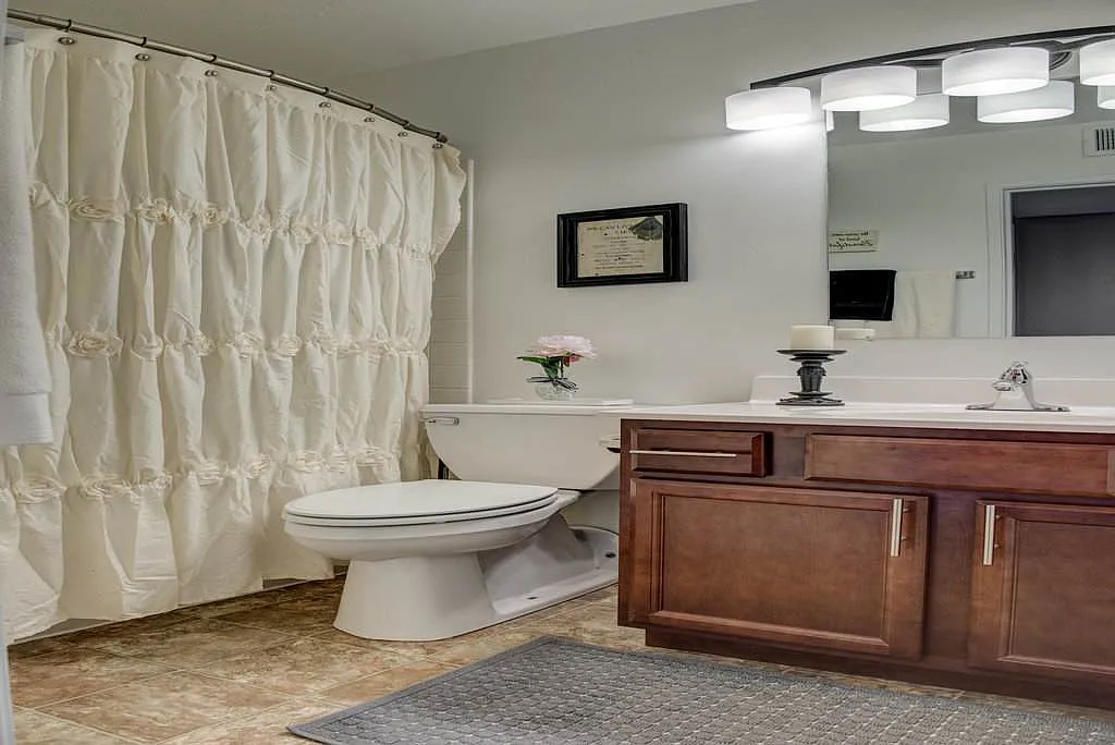 Glen Willows Apartments - 2 — Photo 2