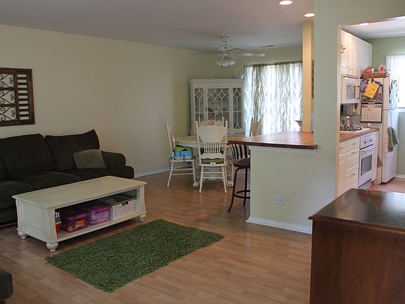 4th image of 1082 Crestwood Ln