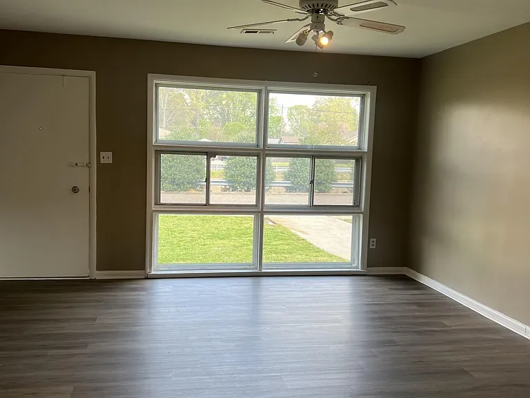 1002 Lowell Dr SE — Photo 8