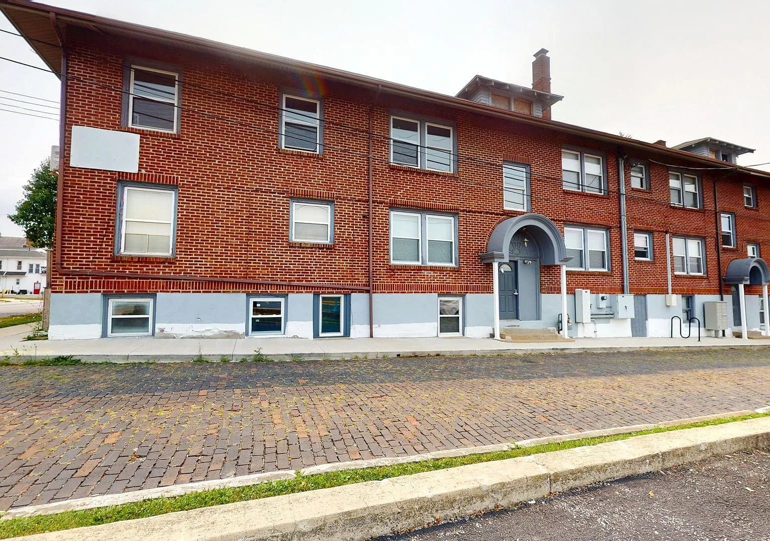 219 W Church St — Photo 2