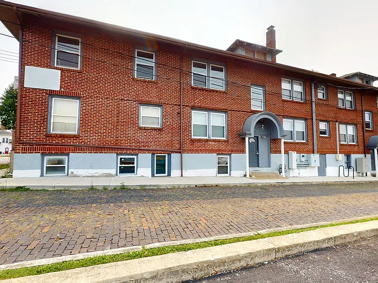 219 W Church St — Photo 2