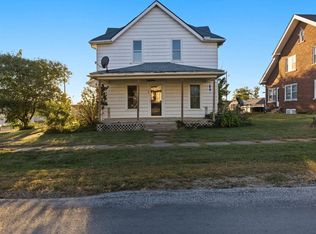 401 Jefferson Ave, Lowden, IA 52255