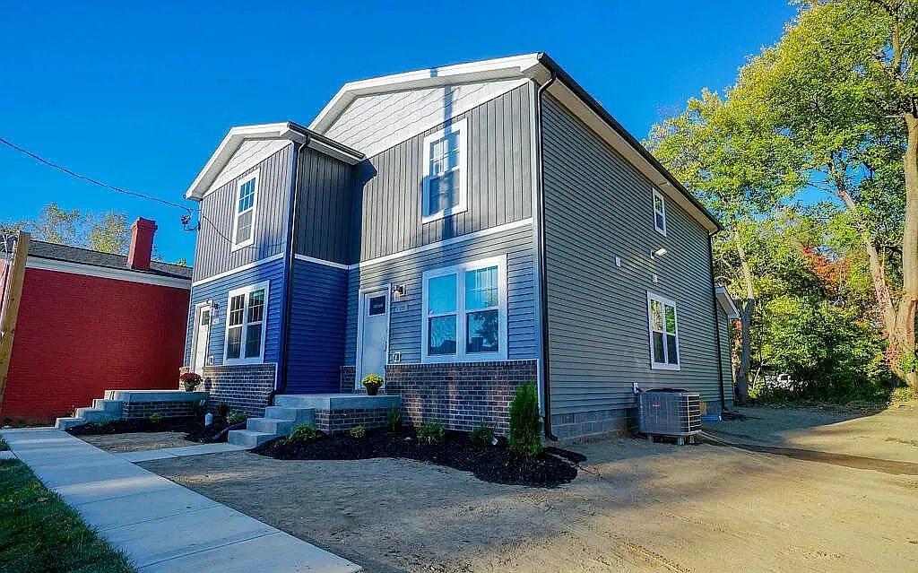 2 bed, 1.5 bath, 1064 sqft, $1,300 — Photo 3
