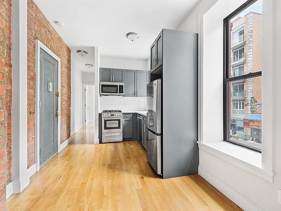 5th image of 23 Catherine St #3B