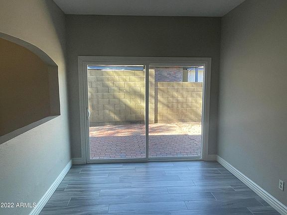 5th image of 906 E Park Ave