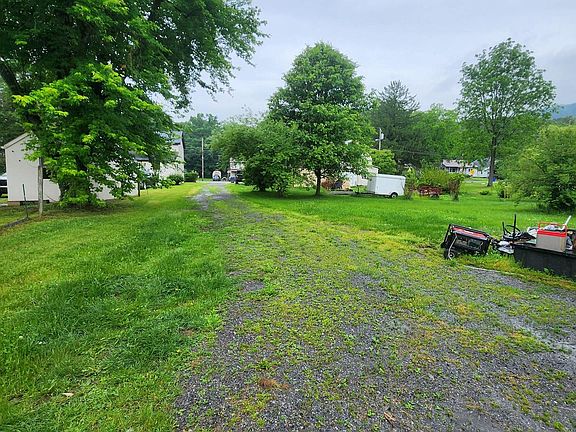 5th image of 13581 Main St