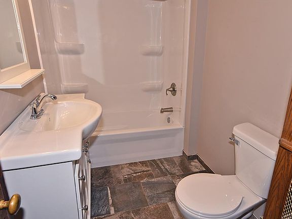 4th image of 903 Central Ave N #1